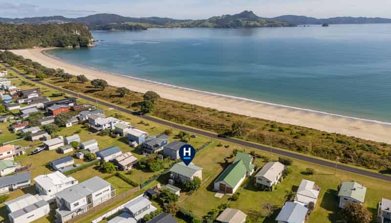 44 Marine Parade, Cooks Beach