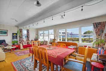 44 Marine Parade, Cooks Beach