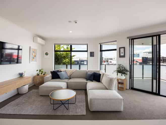 7/13 Vialou Street, Hamilton Central