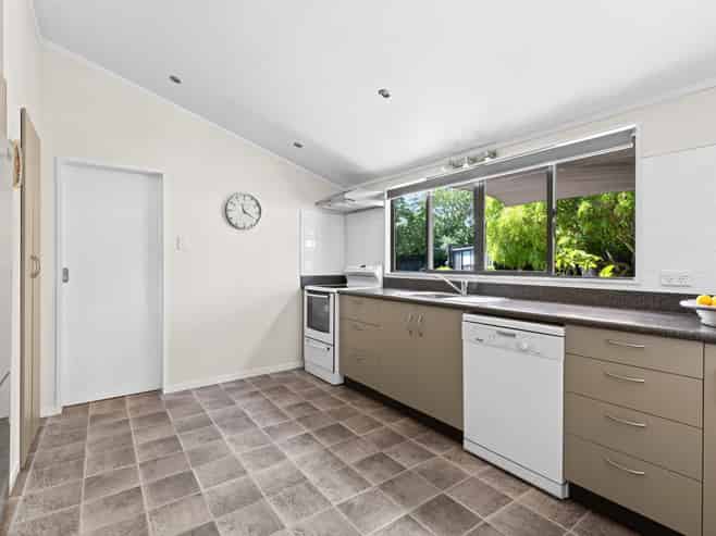 27 Durham Drive, Havelock North