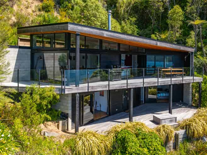 2721 Queen Charlotte Drive Grove Arm, Picton