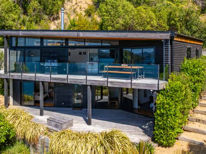 2721 Queen Charlotte Drive Grove Arm, Picton