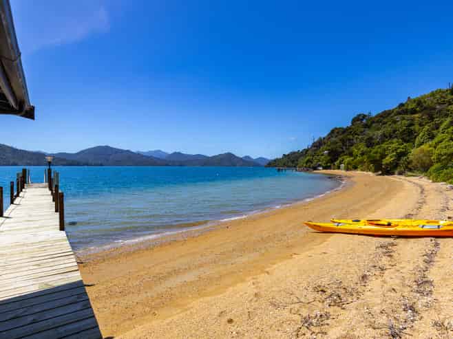 2721 Queen Charlotte Drive Grove Arm, Picton