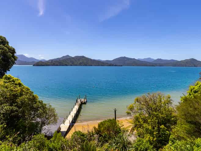 2721 Queen Charlotte Drive Grove Arm, Picton