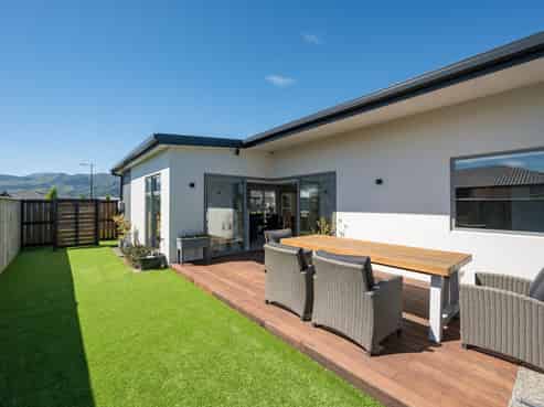 2 Cranford Road, Richmond