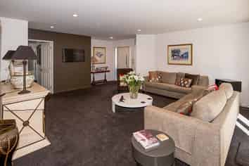 12 Parade Court, Addington