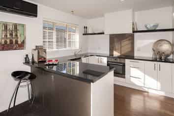 12 Parade Court, Addington