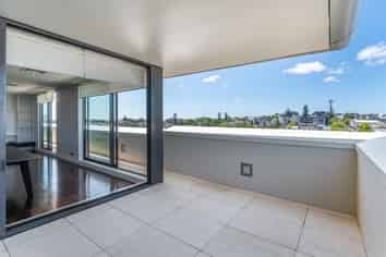 402/2 Ruskin Street, Parnell