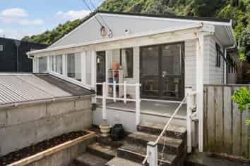 392 The Esplanade, Island Bay