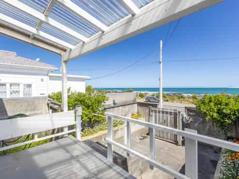 392 The Esplanade, Island Bay