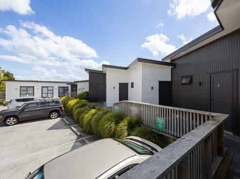 8 McKay Drive, Temple View