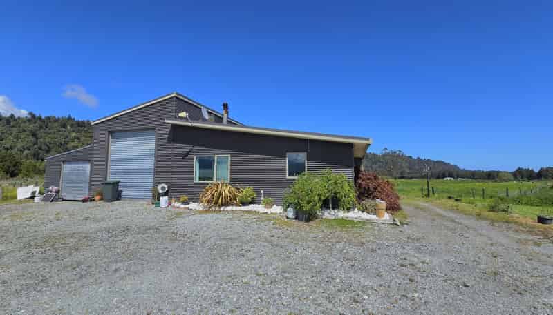 711B La Fontaine Road, Harihari