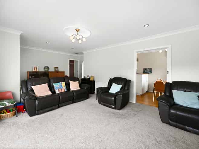 63 Resthill Crescent, Glenview