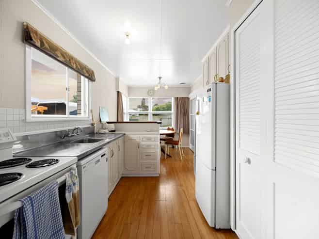 63 Resthill Crescent, Glenview