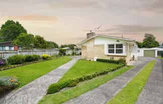 63 Resthill Crescent, Glenview