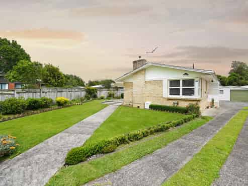 63 Resthill Crescent, Glenview