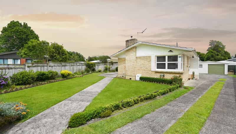 63 Resthill Crescent, Glenview