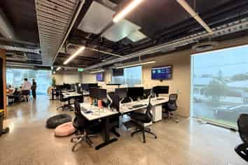 STUNNING CHARACTER KINGSLAND OFFICES
