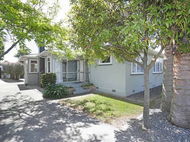 8 Nairn Crescent, Awapuni