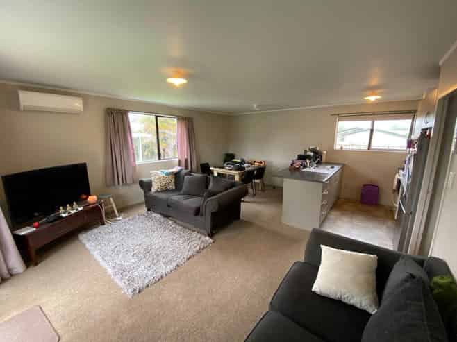 16A College Place, Poike