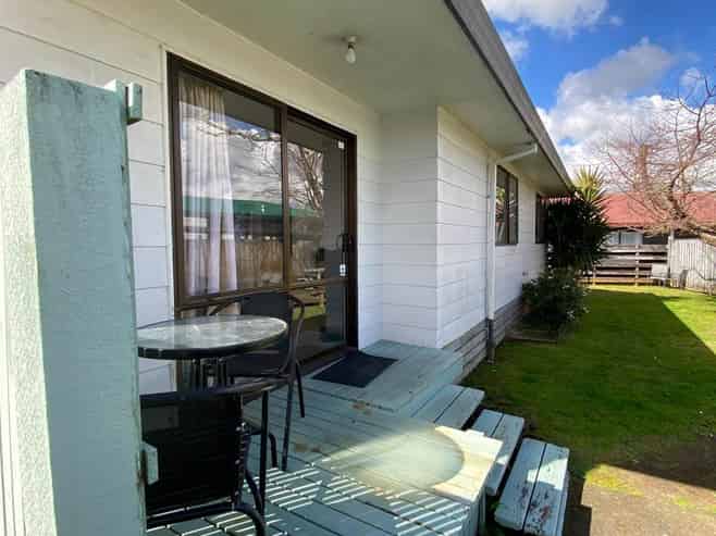 16A College Place, Poike