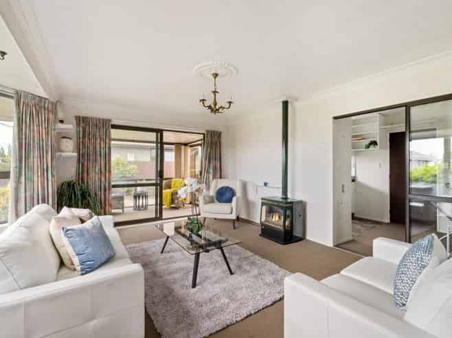 2/2 Burnridge Place, Belfast