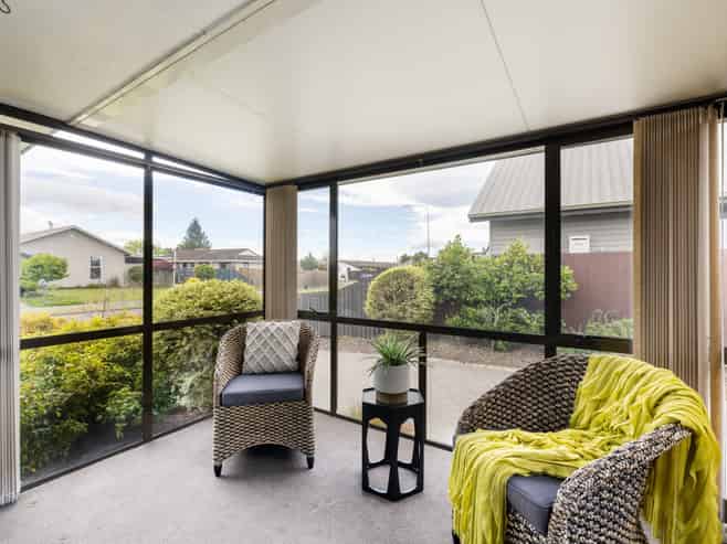 2/2 Burnridge Place, Belfast