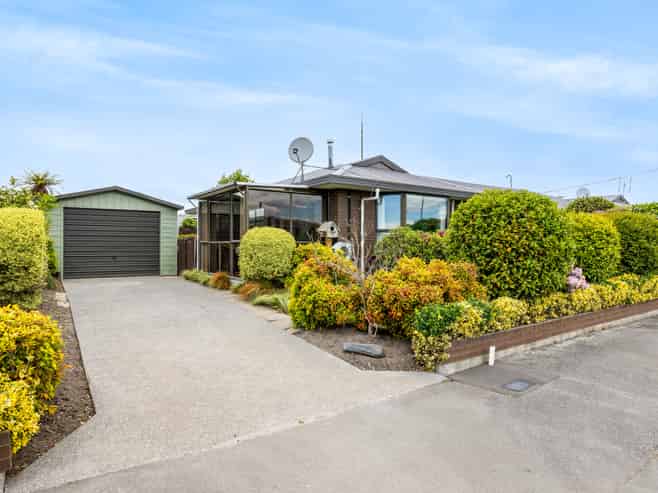 2/2 Burnridge Place, Belfast