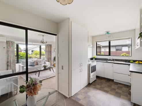 2/2 Burnridge Place, Belfast