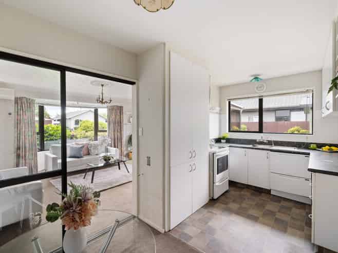 2/2 Burnridge Place, Belfast