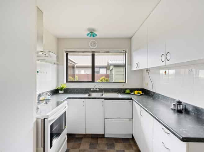 2/2 Burnridge Place, Belfast