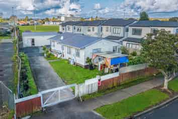 12 Gray Avenue, Mangere East