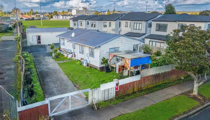 12 Gray Avenue, Mangere East