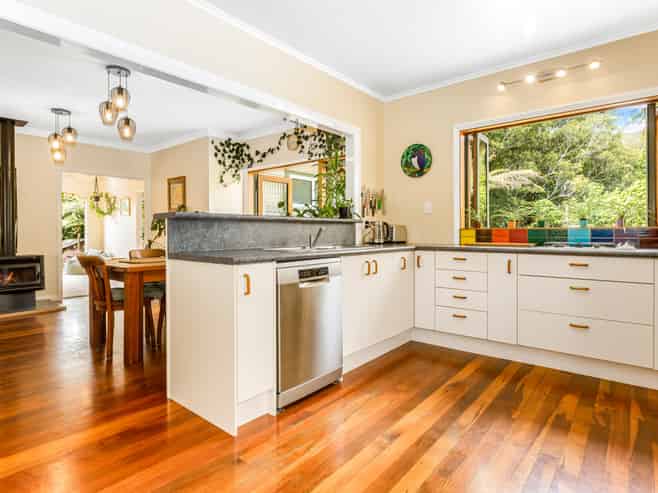 9 Wilmshurst Place, Tawa