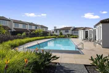 100 Naples Way, Albany