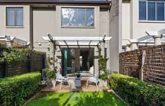 100 Naples Way, Albany