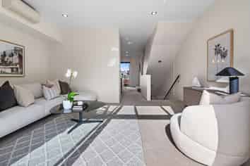 100 Naples Way, Albany