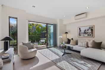 100 Naples Way, Albany