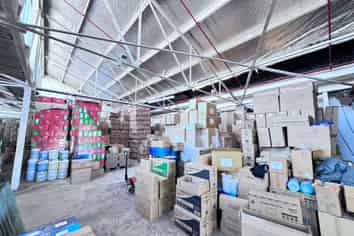 Prime Warehouse in centre New Lynn