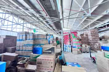 Prime Warehouse in centre New Lynn