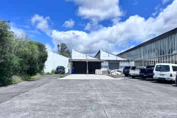 Prime Warehouse in centre New Lynn