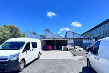 Prime Warehouse in centre New Lynn