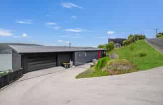 60 Kauri Street, Ravensbourne