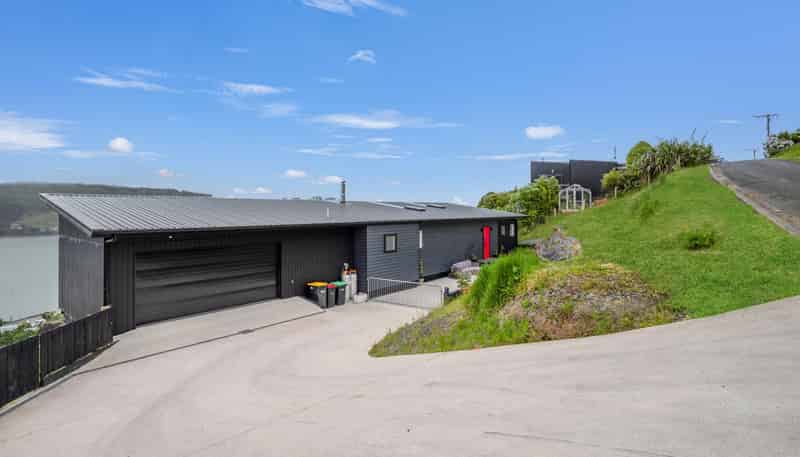 60 Kauri Street, Ravensbourne