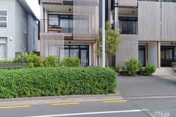 4/169 Hobsonville Point Road, Hobsonville