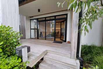 4/169 Hobsonville Point Road, Hobsonville