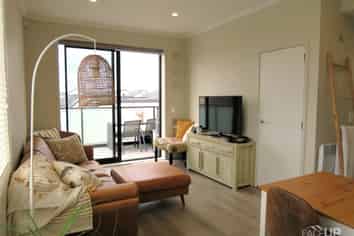 6/22 Kerewhenua Crescent, Hobsonville