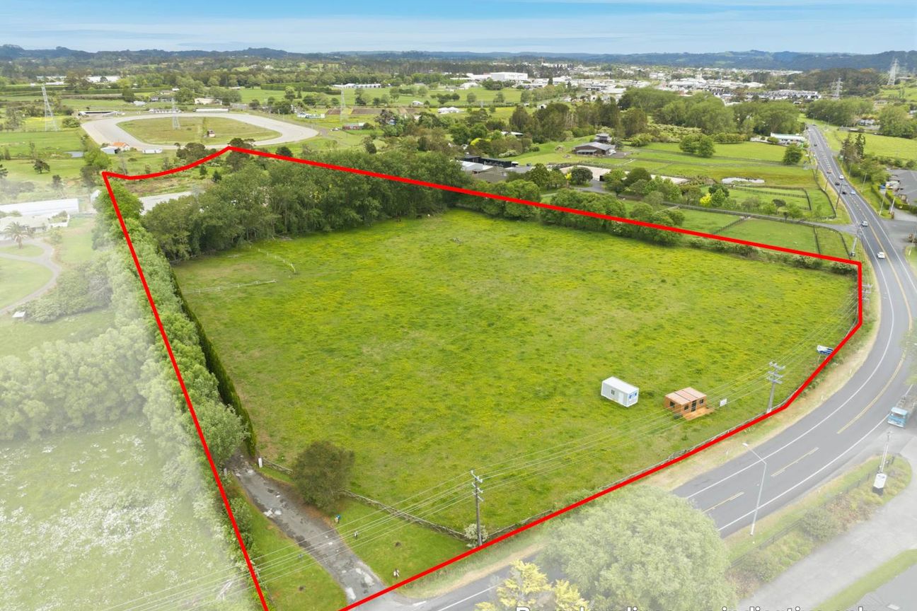 Two Dwellings, Income, Growth + 4ha – pohled 2