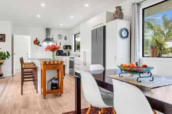 9 Meenas Place, Cable Bay