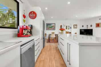 9 Meenas Place, Cable Bay